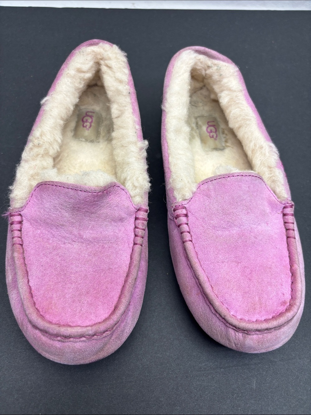Ugg moccasin slippers women’s SZ 7, box 43